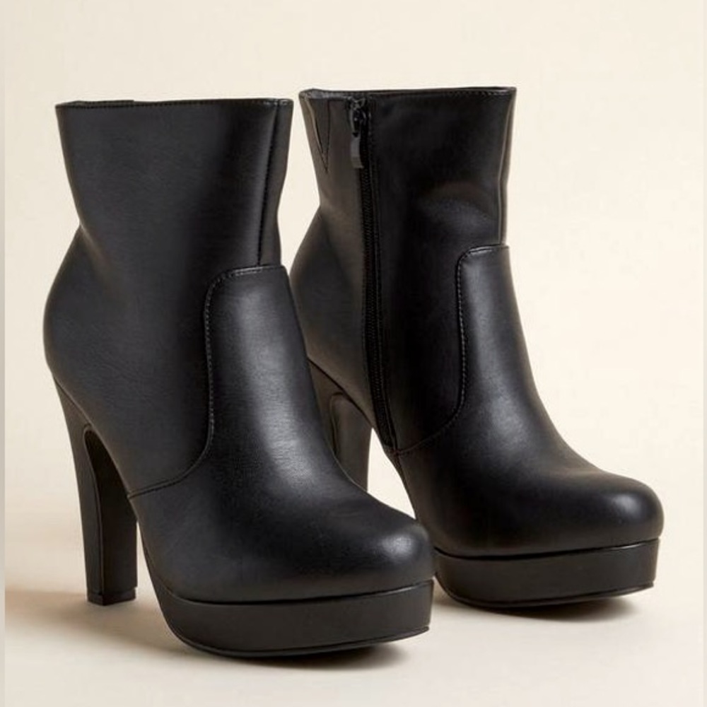 Torrid Black Heel Ankle Bootie size 7.5 W